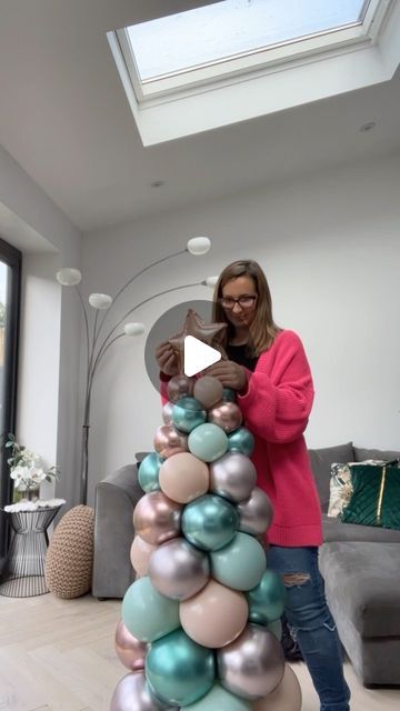 Balloon Christmas Tree Diy, Christmas Tree With Balloons, Christmas Tree Balloons, Balloon Christmas Tree, Balloon Christmas, Balloon Tree, So Yummy, Colour Combination, Balloon Decorations