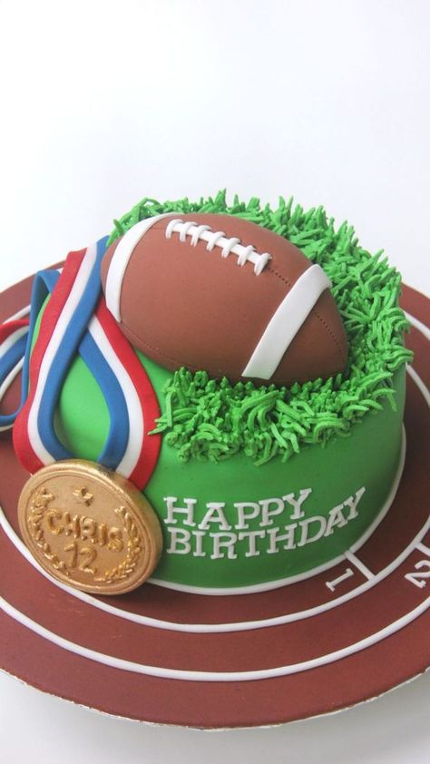 American Football Cake, Football Party Cake, Football Cake Decorations, Rugby Cake, Birthday Recipes, Football Cake Toppers, Sports Themed Cakes, Football Birthday Cake, Sport Theme