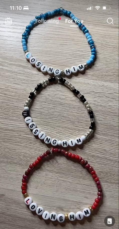 3 Person Friendship Bracelets, Invisible String Bracelet, Eras Tour Bracelet Ideas Funny, Taylor Swift Bracelet Ideas Funny, Eras Your Bracelet Ideas, Unhinged Taylor Swift Bracelets, Ts Bracelet Ideas, Friendship Bracelets Taylor Swift, Eras Bracelet