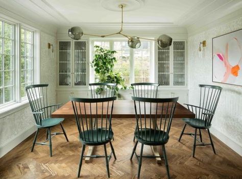 Historic residence in Portland gets modern update with a twist Jessica Helgerson Interior Design, Leaded Glass Cabinets, Jessica Helgerson, Herringbone Wood Floor, Transitional Dining Room, Transitional Dining, 1920s House, Pretty Room, Interior Modern