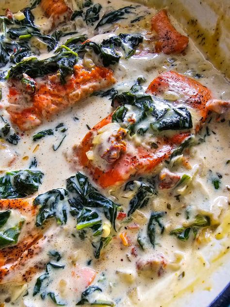 Indulge in Creamy Tuscan Salmon - U Keep Cooking Creamy Tuscan Salmon, Tuscan Salmon, Parmesan Salmon, Christmas Side Dish Recipes, Salmon Baked, Salmon Spinach, Recipes Authentic, Fish Recipes Healthy, Fresh Spinach