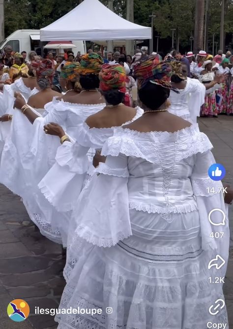 Creole Traditional Clothing, Haitian Culture Outfit, Haiti Carnival Costumes, Haitian Royalty, Karabela Dress Haiti, Caribbean Fashion, Afrikaanse Mode, Dress Patterns, Diy Fashion