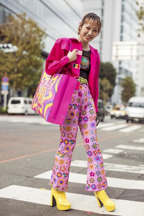 Crazy Street Fashion, Street Fashion Tokyo, Maximalistic Fashion, Street Fashion Colorful, Japanese Maximalism Fashion, Tokyo Street Fashion Photography, Colorful Alternative Fashion, Crazy Fashion Outfits, Colorful Fashion Aesthetic