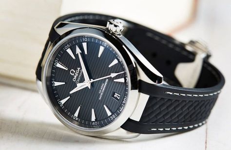 Omega Seamaster Aqua Terra: Is This the Only Watch You Need? – Video Review Omega Seamaster James Bond, Omega Railmaster, Omega Aqua Terra, Omega Seamaster Automatic, Omega Seamaster Professional, Omega Seamaster Aqua Terra, Everyday Watch, Breitling Chronomat, Omega Watches