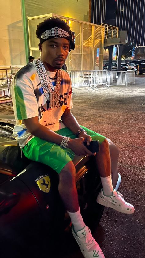 Roddy Rich, Ayo And Teo, Roddy Ricch, Popular Rappers, Rapper Style, Image Swag, Boy Fits, Beautiful Flowers Pictures, Social Media Influencer