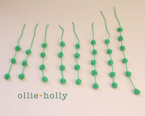 Free String of Pearls Amigurumi Crochet Pattern - Ollie + Holly | Amigurumi Crochet Patterns String Of Pearls Crochet Pattern, Christmas Knitting Projects, Crochet Succulent, Crochet Flowers Free Pattern, Crochet Cactus, Crochet Bouquet, Easy Crochet Patterns Free, Crochet Plant, Crochet Leaves