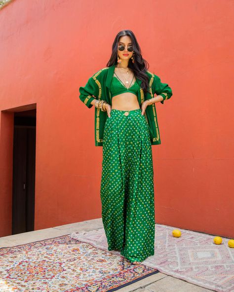 Boho Indian Outfits Wedding, Indian Street Wear For Women, Resort Wear Indian, Floral Indo Western Outfits, Indian Streetwear Fashion, Indian Vintage Outfits, Formal Suits For Women Indian, Indian Pants Outfit, Modern Traditional Outfits