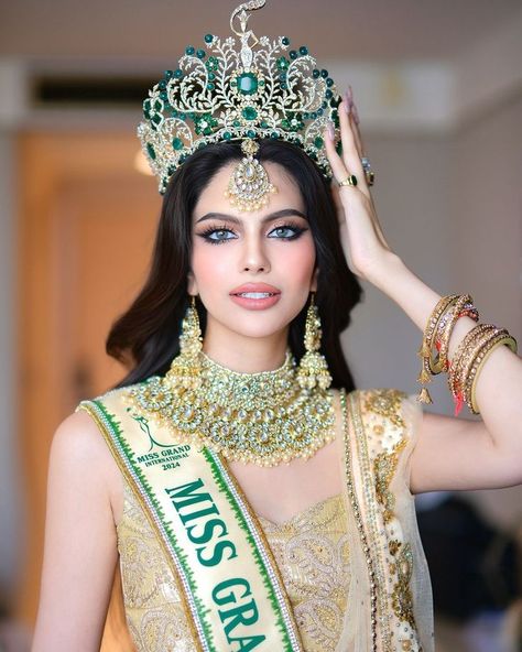 Rachel Gupta, Sending Blessings, Golden Lehenga, Describe Her, Kendal Jenner, Miss Grand International, Marilyn Monroe Photos, Miss Grand, Miss Universe