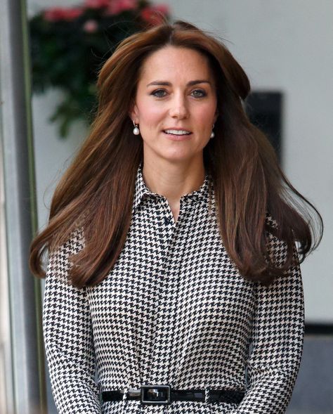 Kate Middleton Children's Center London September 2015 | POPSUGAR Celebrity Kate Middleton Kids, Anna Freud, Entertainment News Celebrities, Princess Kate Middleton, Royal Engagement, William Kate, Duchess Catherine, Duchess Kate, Princess Charlotte