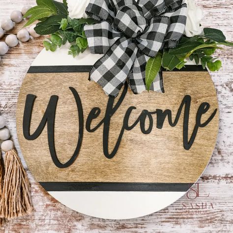 Welcome Farmhouse Sign Door Farmhouse Welcome Sign Front Door, Wood Welcome Sign Front Door, Spring Door Signs Diy, Circle Welcome Sign Front Door, Spring Signs Wooden, Diy Welcome Sign Wood, Welcome Signs For Front Door, Round Door Signs, Spring Door Hangers