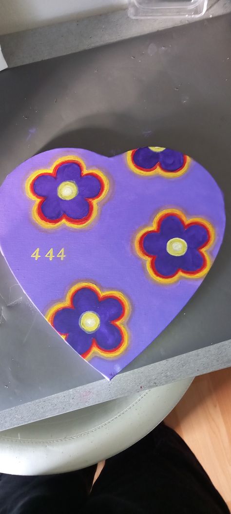 purple flower painting, the shaded edges on the flowers are glittery and the center of the flowers is also shaded with an angelic yellow number 444 on the edge 444 Canvas Painting, Angel Number Painting Ideas Canvas, Angel Numbers Painting, Angel Number Canvas Painting, 777 Painting, 444 Painting, Angel Number Painting, Painting With Flowers, Angel Number 444