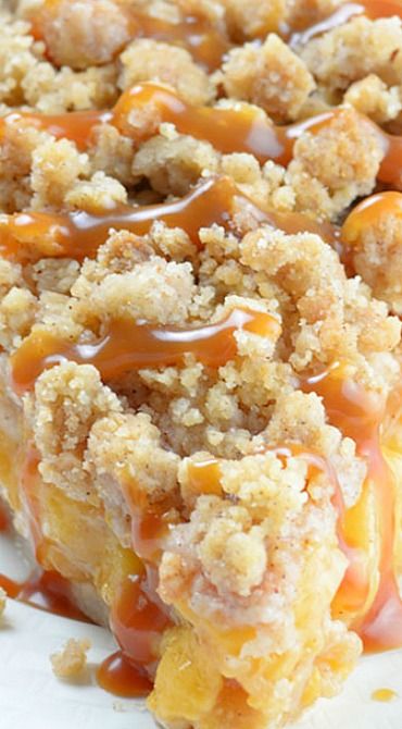 Caramel Crumble Peach Pie Peach Crumble Cheesecake, Dessert Recipes Peach, Dessert Peaches, Caramel Crumble, Peach Dessert Recipes, Cinnamon Crumble, Peach Recipes, Peach Desserts, Pie Crusts