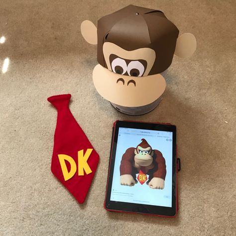 Use paper baseball hat pattern to make hat. Tie is made from felt. Diy Donkey Kong Costume, Diy Mario Character Costumes, Mario Party Costume, Diy Donkey, Donkey Kong Costume, Paper Hat Diy, Don King, Mario Y Luigi, Mario Costume