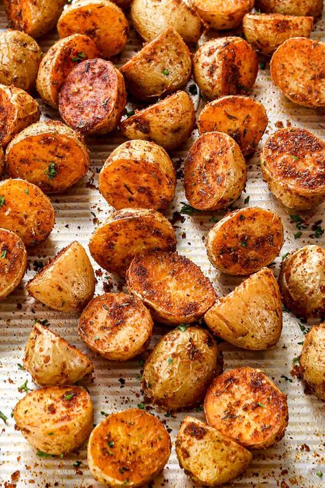 Roasted Cajun Potatoes with the BEST SAUCE! Cajun Potatoes, Baby Potato Recipes, Roasted Baby Potatoes, Homemade Cajun Seasoning, Leftover Potatoes, Oven Roasted Potatoes, Seasoned Potatoes, Oven Fried Chicken, Grilled Potatoes