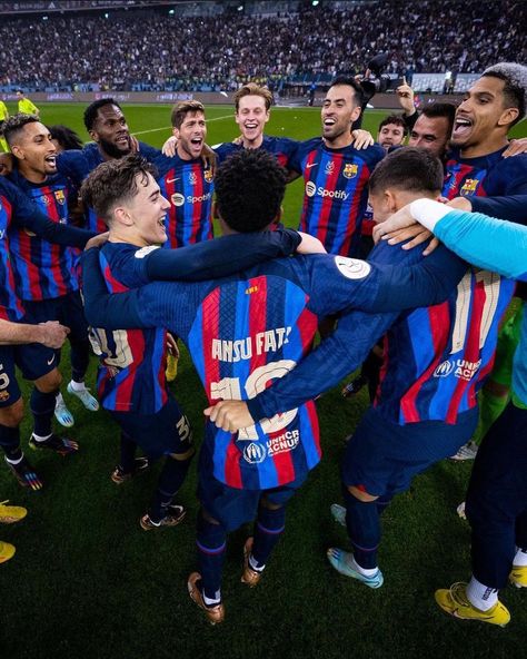 Barca Team, Barcelona Game, Fc Barcelona Players, Barcelona Training, Barcelona Aesthetic, Barcelona Futbol Club, Football Or Soccer, Barcelona Team, Barcelona Players