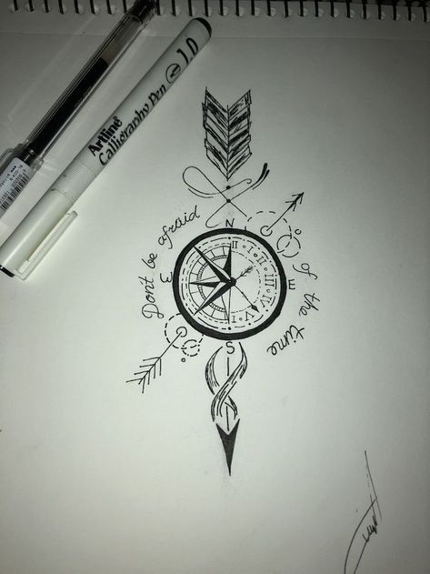 don't-be-afraid-of-the-time-black-white-drawing-watch-compass-tattoo-arrows Tato Jam, Compass Arrow, Nautical Compass Tattoo, Tato Mandala, Compass Clock, Tattoo Diy, Compass Tattoo Design, Inspiration Tattoos, Trendy Tattoo