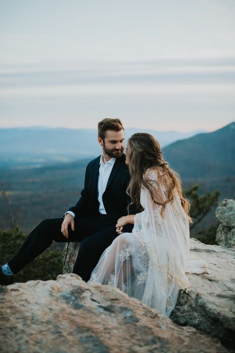 Shenandoah Virginia fall mountain elopement Shenandoah Photoshoot, Shenandoah Wedding, Shenandoah Elopement, Elopement Pictures Mountains, Virginia Mountain Wedding, Elopment Photoshoot Mountain, Mountain Top Elopement Photography, West Virginia Wedding, Virginia Elopement