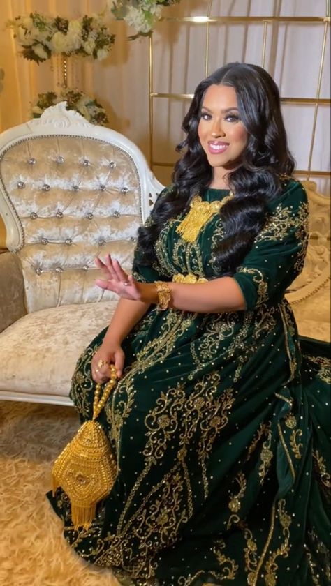 Somali Clothes, Somali Dirac, Somali Beauty, Somali Women, Somali Culture, Wedding Necessities, Somali Wedding, African Traditional Wedding, African Queen