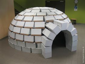 Spécial Karl: Installation - Igloo Winter Wonderland Classroom, Wonderland Classroom, Igloo House, Winter Wonderland Party Theme, Wonderland Party Theme, Cubicle Decor Office, Diy Plastic Bottle, Church Bulletin Boards, Gingerbread House Decorations