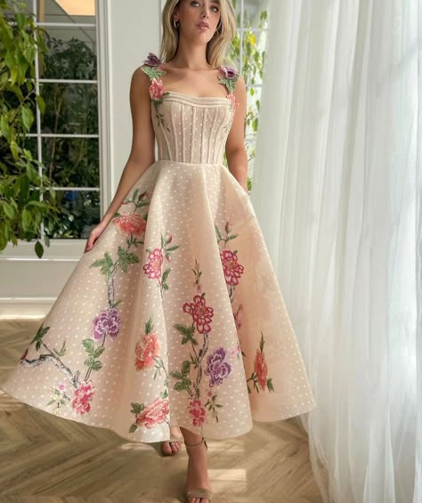 Prom Dresses Tea Length, Gowns Corset, Party Dresses Short, Tea Length Prom Dress, Teuta Matoshi, Dresses Tea Length, Vintage Midi Dress, Floral Embroidery Dress, Vestidos Retro