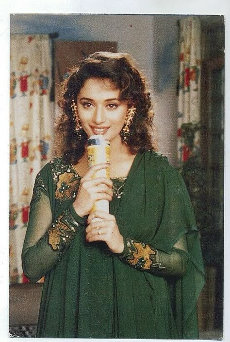 90s Bollywood Actress, 90s Bollywood Fashion, Vintage Bollywood Aesthetic, Bollywood Retro, 90s Bollywood Aesthetic, Retro Bollywood, 90s Bollywood, Bollywood Outfits, Vintage Bollywood