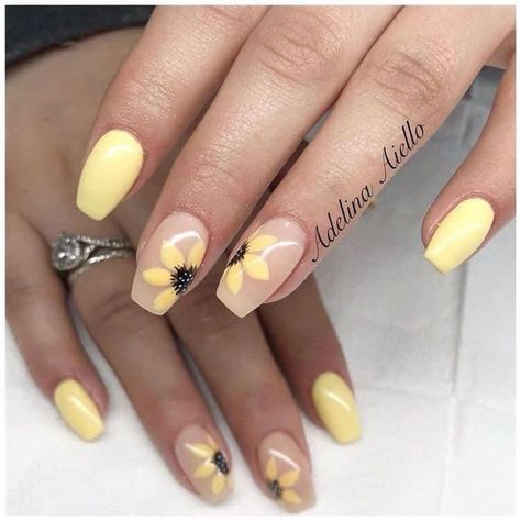 May 16, 2021 - This Pin was discovered by Kristina Mae. Discover (and save!) your own Pins on Pinterest Sunflower Nails Short, Nail Designs Yellow, Nails Sunflower, Nails Short Acrylic, Sunflower Nail Art, Acrylic Nails Designs, Unghie Nail Art, Sunflower Nails, Dip Nails