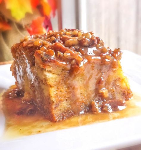 Pumpkin Praline Bread Pudding | Flavor Mosaic Praline Bread Pudding, Mosaic Pumpkin, Pumpkin Praline, Fun Holiday Desserts, Pumpkin Bread Pudding, Pudding Flavors, Pumpkin Custard, Dessert Aux Fruits, Bread Pudding Recipe