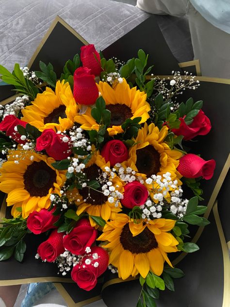 Red And Yellow Bouquet, Sunflower Quinceanera Theme, Roses And Sunflowers Bouquet, Sunflower And Roses Bouquet, Sunflower Party Ideas, Rose And Sunflower Bouquet, Sunflower And Rose Bouquet, Flower Bouquet Sunflower, Red Roses And Sunflowers