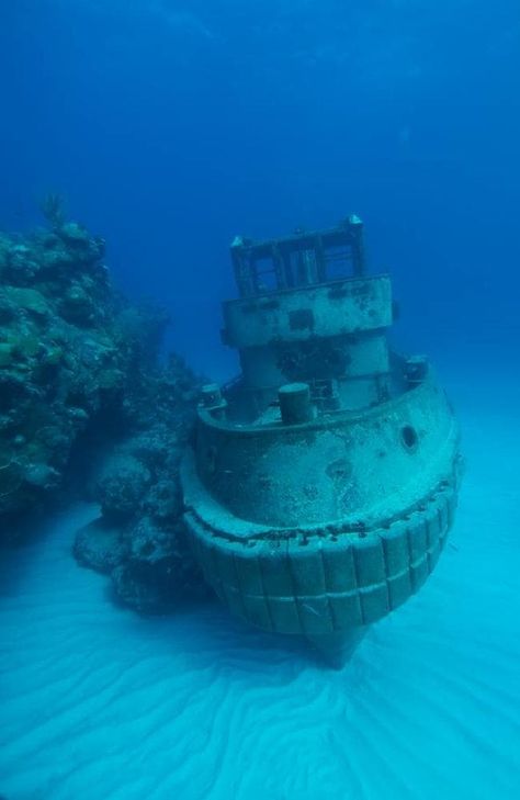 A tug boat sits perfectly preserved on the sea bed. Picture: Dive Bermuda. Sea Bed, Bed Picture, Little Britain, Step Pyramid, Fauna Marina, Mysteries Of The World, Fast Boats, Abandoned Ships, Bermuda Triangle