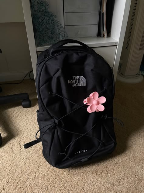 Northface Jester, North Face Jester Backpack, Jester Backpack, Cute Backpacks For School, Mochila Nike, School Backpack Essentials, Black School Bags, Pretty School Supplies, North Face Jester