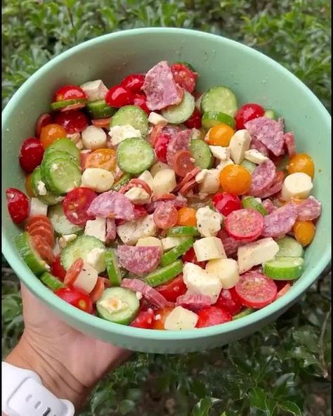 Keto Recipes on Instagram: "Pasta-less Salad by @kristysketolifestyle I was in the mood for Pasta Salad so I decided to make some minus the pasta. It was delicious! 🙌🏼 RECIPE: Makes 4 cups INGREDIENTS: 1 cup mini cucumbers, sliced 1 cup cherry tomatoes, halved 1/4 cup mini salami, halved 1/2 cup mini pepperoni 2 mozzarella string cheese, cubed 1 oz feta cheese 1/4 cup Good Seasons Italian Dressing, prepared 1/8 tsp black pepper 1/8 tsp cayenne pepper STEPS: 1. Add all of your ingredients to Italian Veggies, Garden Tomatoes, Mini Cucumbers, Keto Salad, Keto Success, String Cheese, Italian Dressing, Video Recipes, Cayenne Pepper