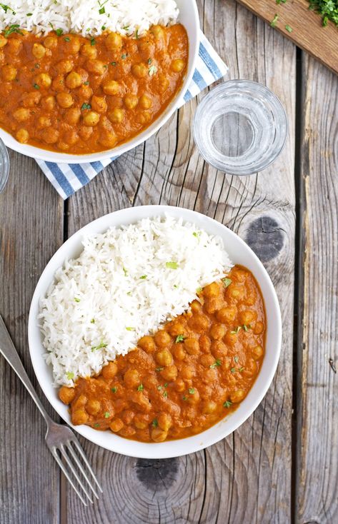 Butter Chickpeas, Easy Indian Recipes, Beans And Rice, Chickpea Recipes, Tasty Vegetarian Recipes, Vegetarian Dinners, Indian Food Recipes Vegetarian, Idee Pasto Sano, Indian Dishes