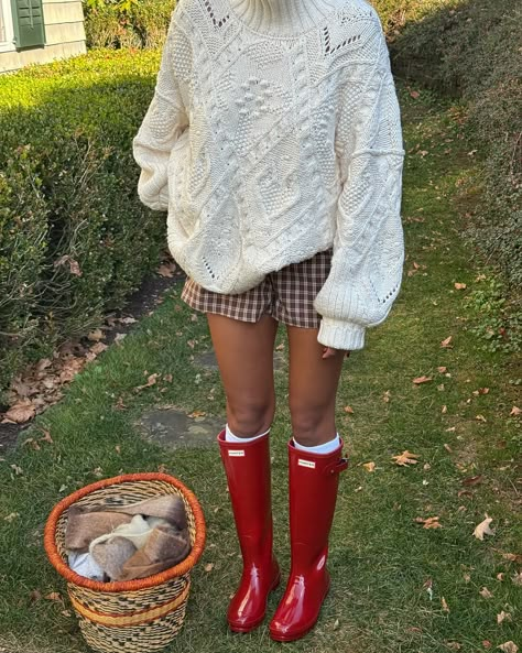 week of fits 💌 Cute Gingham Outfits, Spring Hunter Boots Outfit, Mini Brown Uggs Outfit, Talk Hunter Boots Outfit, Orange Hunter Boots Outfit, Hunter Rain Boots Outfit Summer, Hunter Rain Boot Outfits, Red Boots Aesthetic Outfit, Red Wellies Outfit