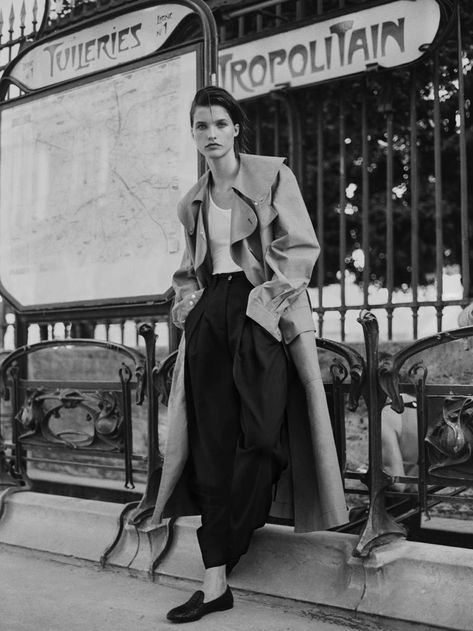 New Season Coats: Modeled By Julia Van Os Street Mode, City Shoot, Editorial Shoot, Shotting Photo, Street Portrait, Paris Mode, Relaxed Outfit, Paris Street, Street Photo