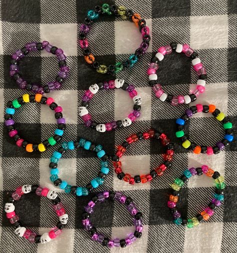 Kandi Words Bracelets, Candi Bead Bracelets, Pierce The Veil Kandi Bracelets, Kandi Bead Bracelets, Emo Kandi Ideas, Kandy Braclets, Matching Kandi Bracelets For Friends, Emo Kandi Bracelets, Scene Bracelets Ideas