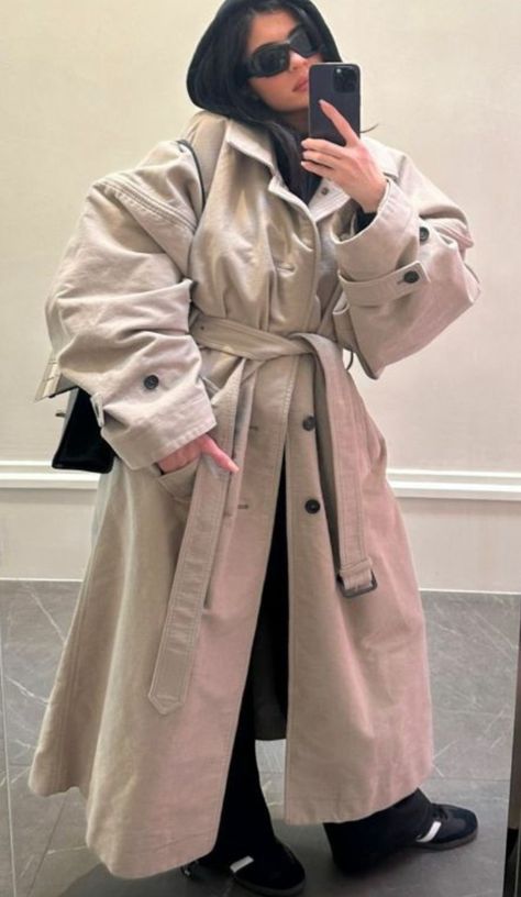 Trench Coat Burberry, Oversized Trench Coat, Marisa Miller, Beige Trench Coat, Burberry Trench, Burberry Trench Coat, Tina Fey, Kristin Cavallari, Rachel Bilson