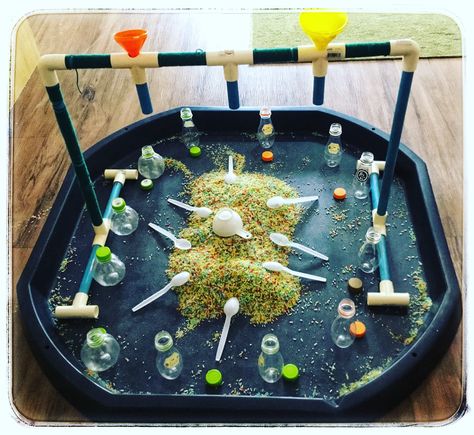 Pepa on Instagram: “Another great tuff tray idea, children absolutely loved it! #tufftray #eyfs #play #actividadesinfantiles #activitiesforkids…” Autumn Tuff Tray, Tuff Tray Ideas Toddlers, Tuff Tray Ideas, Healthy Food Activities, Coloured Rice, Finger Gym, Sensory Tray, Funky Fingers, Tuff Spot