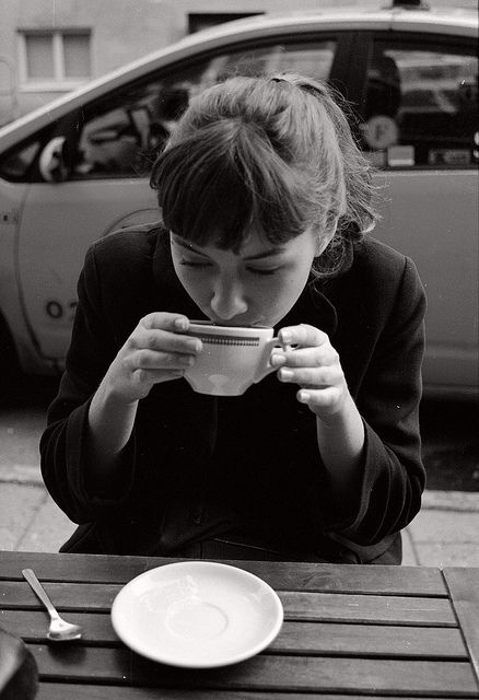 Anna Karina, 인물 사진, Audrey Hepburn, Coffee Break, Coffee Time, Black And White Photography, White Photography, Tea Time, Photography Inspiration