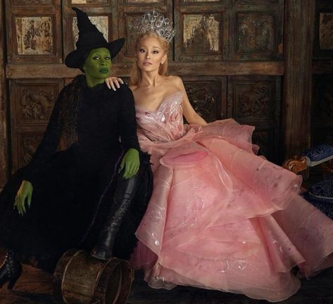 Glenda And Elphaba, Elphaba Aesthetic Outfit, Galinda And Elphaba Costumes, Glenda And Elphaba Costume, Wicked Movie Costumes, Wicked Costumes Halloween, Wicked Moodboard, Glinda And Elphaba Costume, Wicked Popular