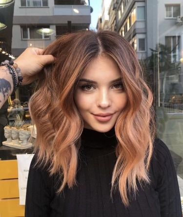 Red Rose Gold Balayage, Cool Copper Balayage, Copper Peach Hair Balayage, Pink Balayage Red Hair, Rose Gold Hair Copper, Rose Gold Hair 2023, Strawberry Rose Gold Hair, Copper Balayage Medium Hair, Copper Hair Ombre Balayage