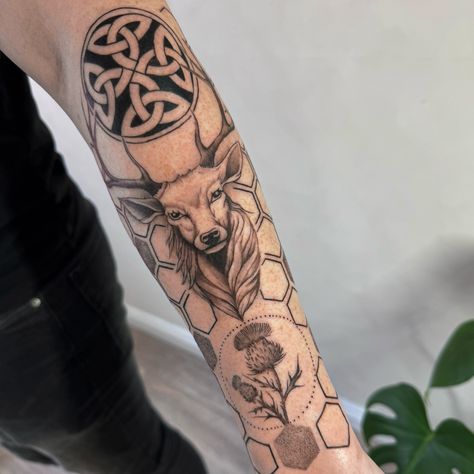 Scottish themed start. Looks outstanding 🖤😉 #tattoolover #snaketattoo #firsttattoo #tattoouk #tattoonortheast #tattoonewcastle #tattoonewcastleupontyne #tattooedmodels #floraltattoo #finelinetattoo #realismtattoo #botanicaltattoo #killerinktattoosupplies #killerinktattoo Themed Tattoos, Tattoo Uk, Botanical Tattoo, Snake Tattoo, Realism Tattoo, Fine Line Tattoos, Tattoo Models, First Tattoo, Ink Tattoo