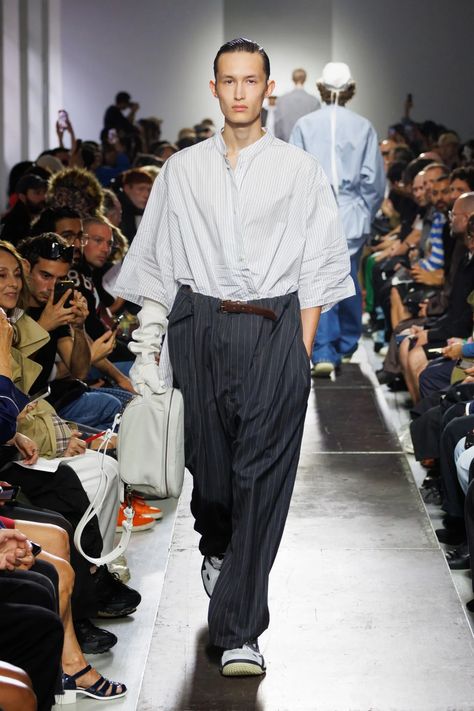 Hed Mayner Spring 2025 Men’s Runway, Fashion Show & Collection Review [PHOTOS] Hed Mayner, Mens Runway, Paris Fashion Week Men, Show Collection, June 2024, Fashion Show Collection, Queen Elizabeth Ii, Male Beauty, Queen Elizabeth