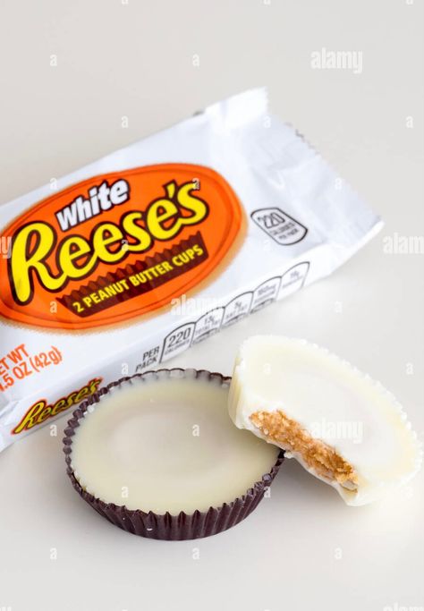 White Reeses, White Chocolate Reeses, Reese Puffs, Resses Peanut Butter Cups, Reeses Peanut Butter Cup Recipe, Homemade Reeses, Reese Cup, Chocolate Mousse Cups, Burr Basket