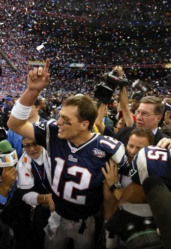 2001: Patriots shock NFL, beat Rams for first Super Bowl title American Football Quotes, Patriots Superbowl, Tom Brady Patriots, February 3rd, England Sports, Nfl Patriots, New England Patriots Football, Patriots Fans, Boston Strong