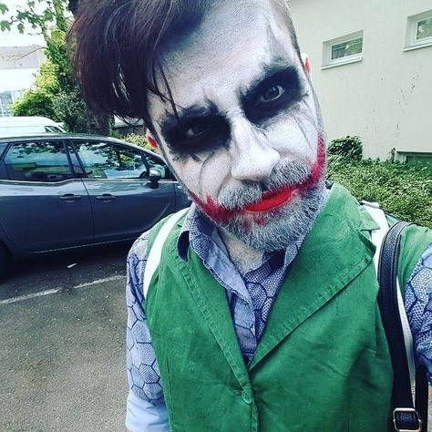 Halloween Makeup Men Beard, Makeup Beard, Guys Halloween Makeup, Joker Halloween Makeup, Beard Makeup, Beard Costume, Comic Costume, Joker Halloween, Joker Makeup