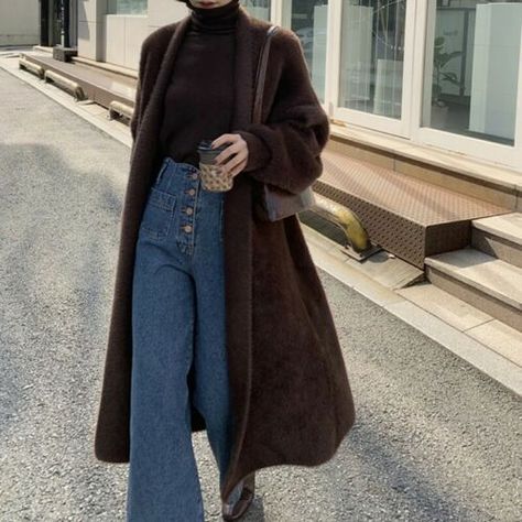 Oversized V-neck Cardigan For Winter, Oversized Cozy Outerwear With V-neck, Oversized Warm Winter Cardigan, Oversized V-neck Winter Cardigan, Chic Brown Winter Cardigan, Long Cardigan Coat, Velvet Sweater, Outfit Korean Style, Teacher Fits