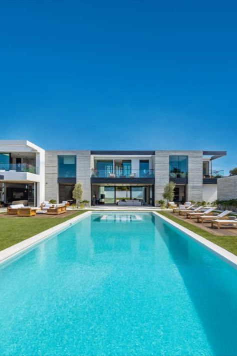 A newly constructed home in Malibu’s Point Dume that comes with a highly coveted key to a private beach is set to hit the market for $28.5 million this week, Mansion Global has learned. “You’re just steps from the beach—one of the only private beaches in Malibu.” Motorhome Life, Malibu Mansion, Malibu Homes, Beach Mansion, Waterfront Property, Private Beach, House Goals, Future Life, Motorhome