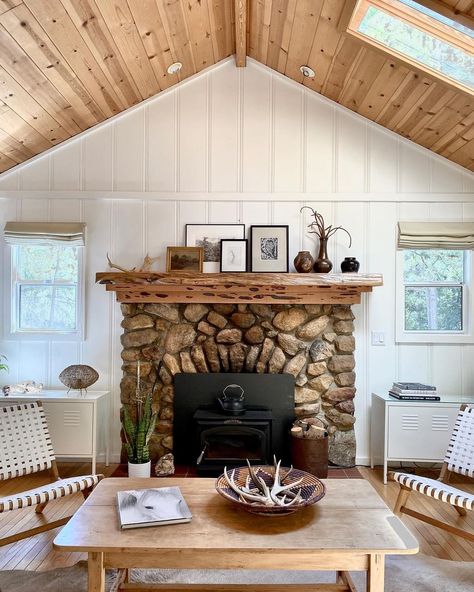 River Rock Fireplaces, I Hop, Rock Fireplaces, Cabin Living, Little Cabin, Lodge Decor, River House, Cabin Life, The Cabin