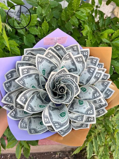 Mini Money Bouquet, Flower Bouquet For Him, Ferrero Rocher Bouquet Diy, Small Money Bouquet, Pink Gift Basket, Money Creation, Ribbon Flowers Bouquet, Diy Bouquet Wrap, Baby Shower Gift Bags