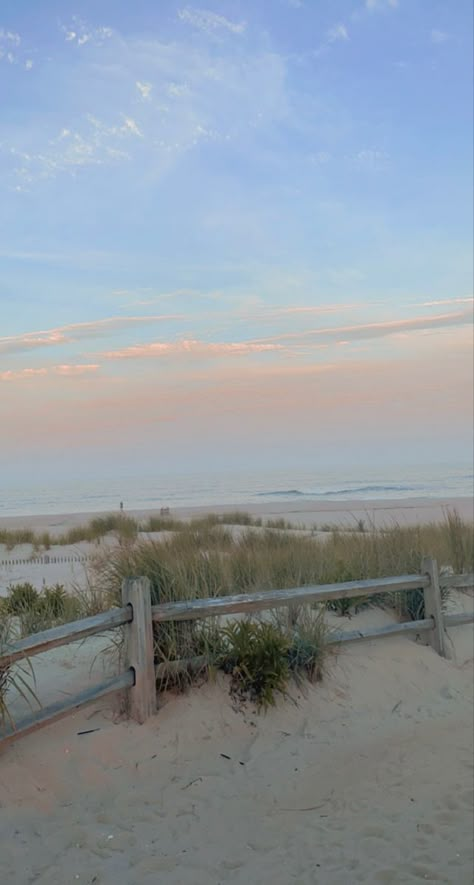 Summer Beach Wallpaper, Summertime Madness, Waves Sunset, Daughter Of Poseidon, Cottage Aesthetic, Summer Ocean, Coastal Life, Carolina Beach, Summer Afternoon